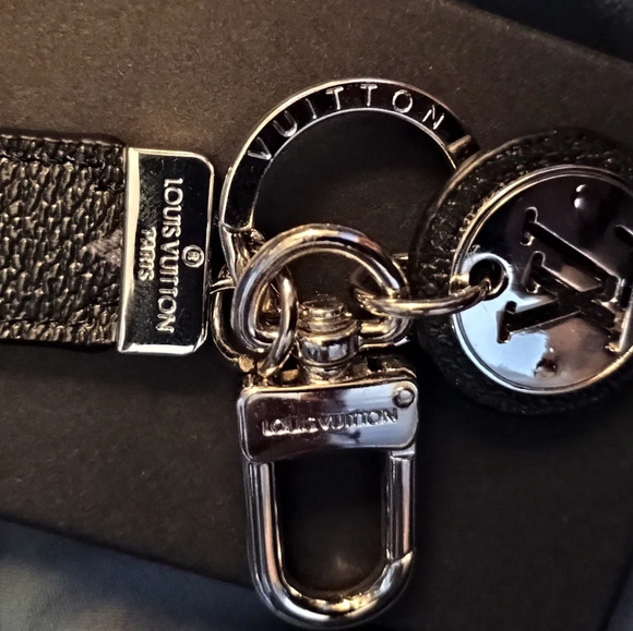 Louis Vuitton Neo Club Key Holder/bsg Charm Monogram Keychain - Picture 4 of 13